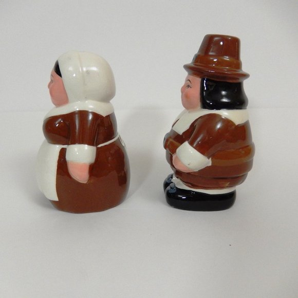 Publix Seasons Greetings, Pilgrim Pair Salt and Pepper Shaker - Picture 5 of 11